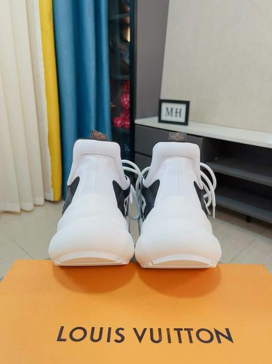 Picture of Louis Vuitton Shoes _SKULVsz35-44517804.5cmmnf0602